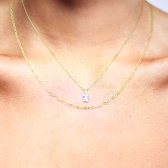 Gold and Silver Necklace Set with Dazzling Pendant and Chain Link Design. - Picture 3 of 4